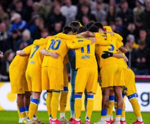 A jornada épica de Leeds United: O retorno à Premier League em 'Take Us Home'