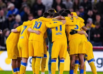 A jornada épica de Leeds United: O retorno à Premier League em 'Take Us Home'