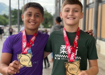 Faixa-laranja Daniel 220v e faixa-amarela Pietro Baseggio são grandes promessas do jiu-jitsu - Foto: Divulgação