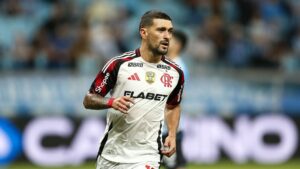 Giorgian de Arrascaeta, do Flamengo, durante partida contra o Grêmio