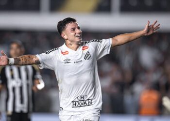 Álvaro Barreal, do Santos, comemora gol marcado contra o Atlético-MG