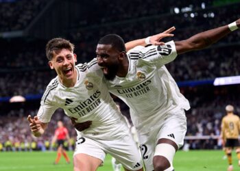 Antonio Rudiger e Arda Guller, do Real Madrid, comemoram gol marcado contra a Real Sociedad