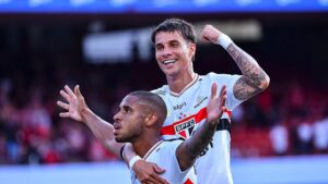 André Silva, do São Paulo, comemora gol marcado contra o Santos
