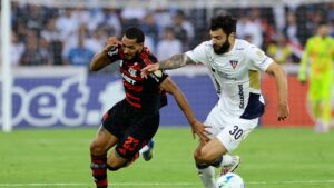 Lance de partida entre LDU e Flamengo