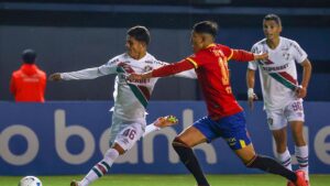 Lance de partida entre Unión Espanhol e Fluminense