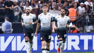 Jogadores do Corinthians durante partida contra o Sport
