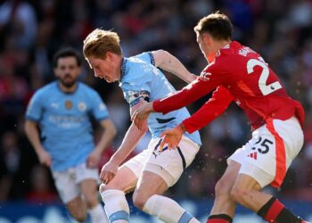 Lance de partida entre Manchester United e Manchester City