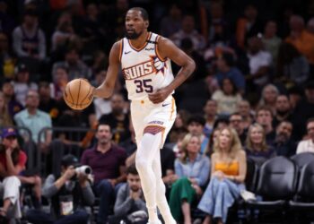Kevin Durant, ala do Phoenix Suns, durante partida contra o Chicago Bulls