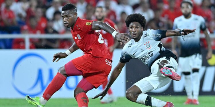 Lance de partida entre América de Cali e Corinthians