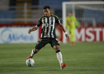 Gabriel Menino, do Atlético-MG, durante partida contra o Cienciano