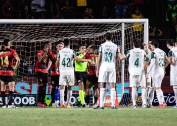 Momento da marcação do pênalti em Sport x Palmeiras