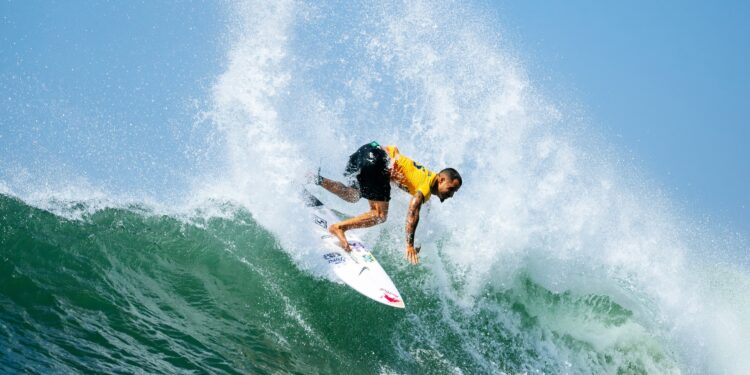 Italo Ferreira, líder da WSL