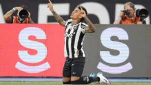 Igor Jesus comemora gol do Botafogo