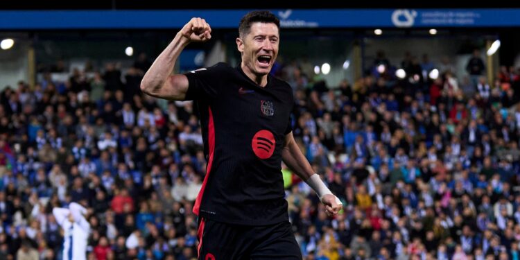 Lewandowski comemora gol do Barcelona