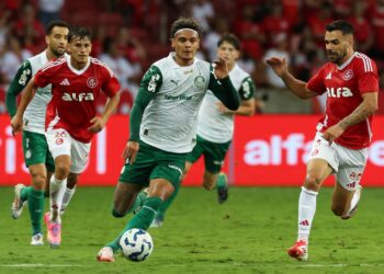 Palmeiras vence o Inter no Beira-Rio