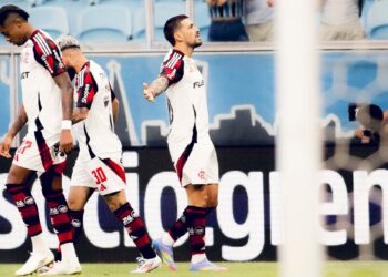 Arrascaeta comemora gol do Flamengo