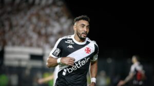 Payet com a camisa do Vasco
