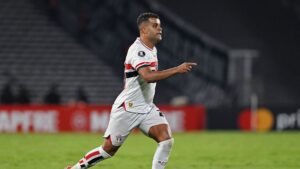 Alisson marcou o único gol da vitória do São Paulo