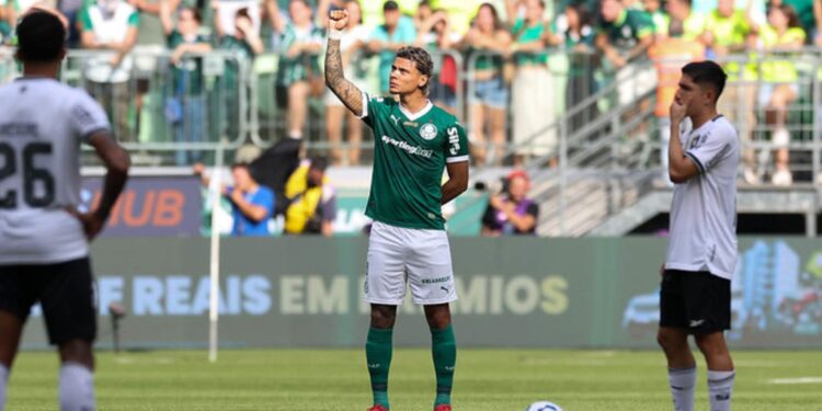 Richard Ríos no duelo entre Palmeiras e Botafogo