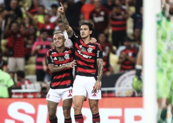 Flamengo goleira o Juventude no Maracanã