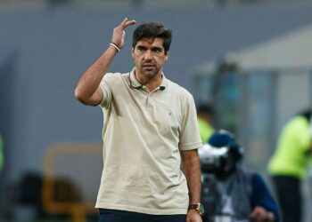 Abel Ferreira durante vitória do Palmeiras no Peru