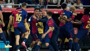 Jogadores do Barcelona comemoram um dos gols da equipe