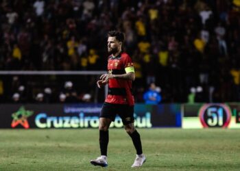 Lucas Lima em ação contra o Palmeiras