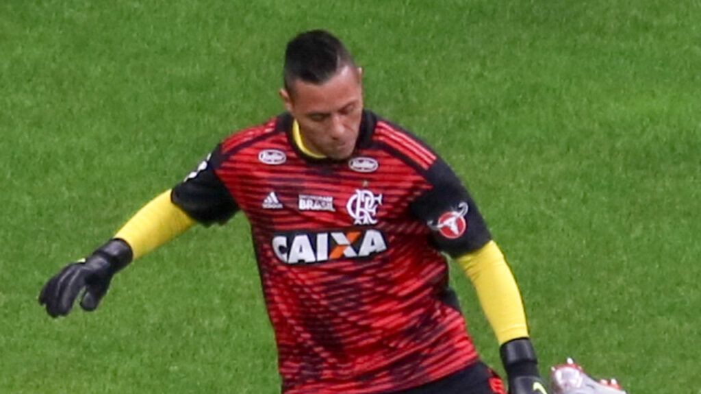 O goleiro que mais defendeu pênaltis em uma temporada