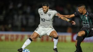 Lance de partida entre Maringá e Atlético-MG