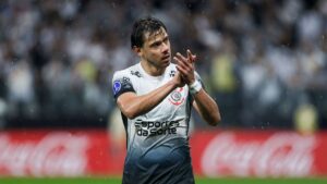 Ángel Romero, do Corinthians, comemora gol marcado contra o Racing-URU, em jogo da Sul-Americana
