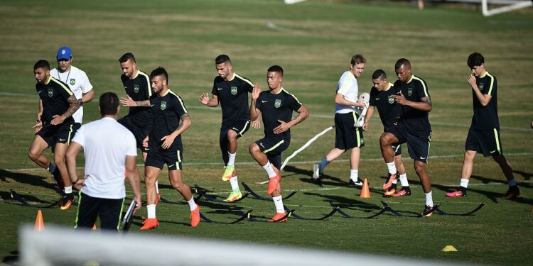 Como os jogadores de futebol se preparam para evitar lesões