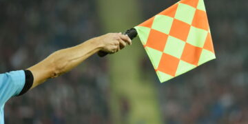 Como a regra do impedimento mudou o futebol moderno