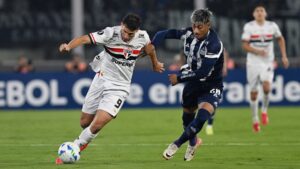Calleri em Talleres x São Paulo pela Libertadores.