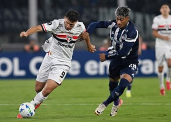 Calleri em Talleres x São Paulo pela Libertadores.