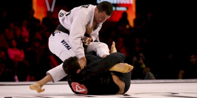 Erich Munis vai defender seu título absoluto contra o polonês Adam Wardzinski – Foto: divulgação BJJ Stars