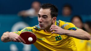 Hugo Calderano conquista Copa do Mundo de tênis de mesa.