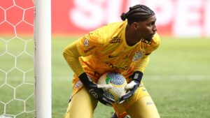 Hugo Souza desfalca o Corinthians na temporada.