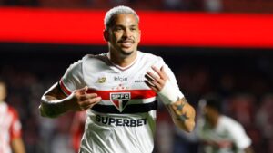Luciano decide pelo São Paulo na Copa do Brasil.
