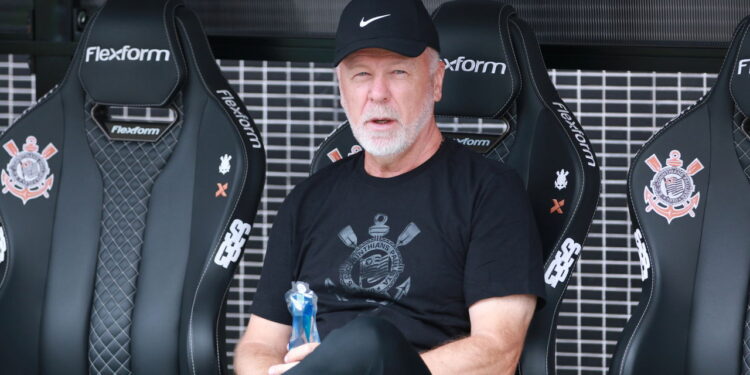 O time que mais teve técnicos em uma temporada no Brasil