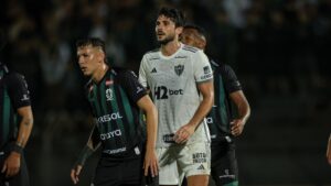 Maringá gera polêmica sobre lance contra o Atlético-MG.