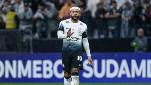 Memphis Depay, astro do Corinthians, exalta postura de Breno Bidon.