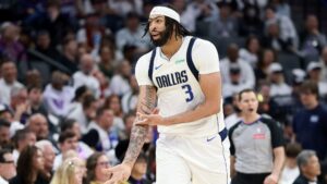 Anthony Davis defende o Dallas Mavericks na NBA