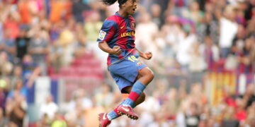Como Ronaldinho mudou a história do Barcelona com sua chegada