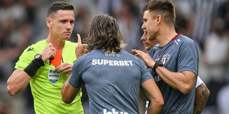 São Paulo teve Zubeldía e Calleri expulsos