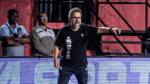Cleber Xavier, treinador do Santos