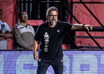 Cleber Xavier, treinador do Santos