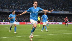 Scott McTominay comemora gol do Napoli