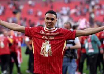 Alexander-Arnold, lateral do Liverpool