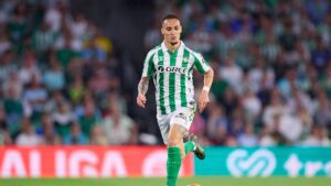 Antony em ação pelo Real Betis