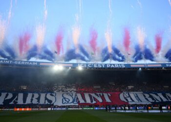 Torcida do PSG na Champions League em 2025